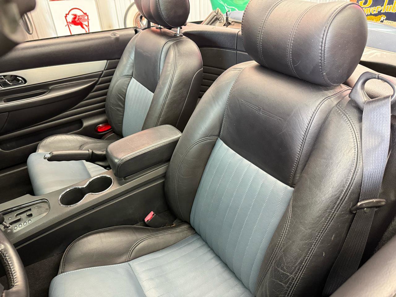 Used 2005 Ford Thunderbird RWD image 12