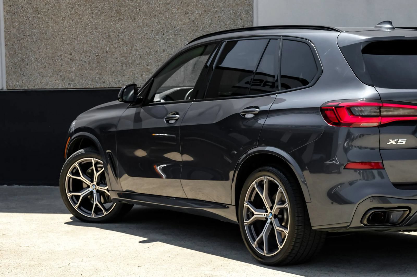 Used 2020 BMW X5 xDrive40i w/ M Sport Package AWD/4WD image 13