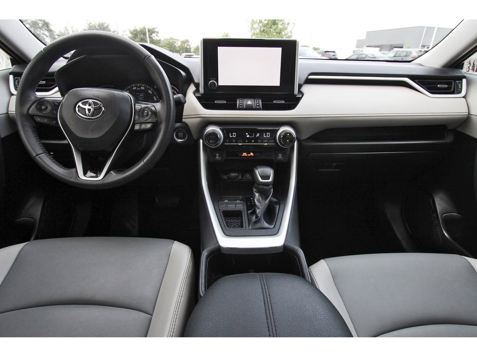 Used 2023 Toyota RAV4 XLE Premium image 12