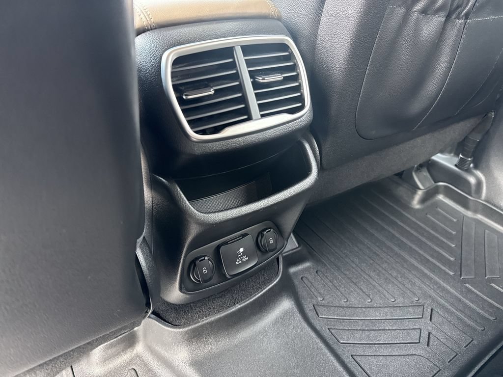 Used 2020 Hyundai Santa Fe Limited AWD/4WD image 29
