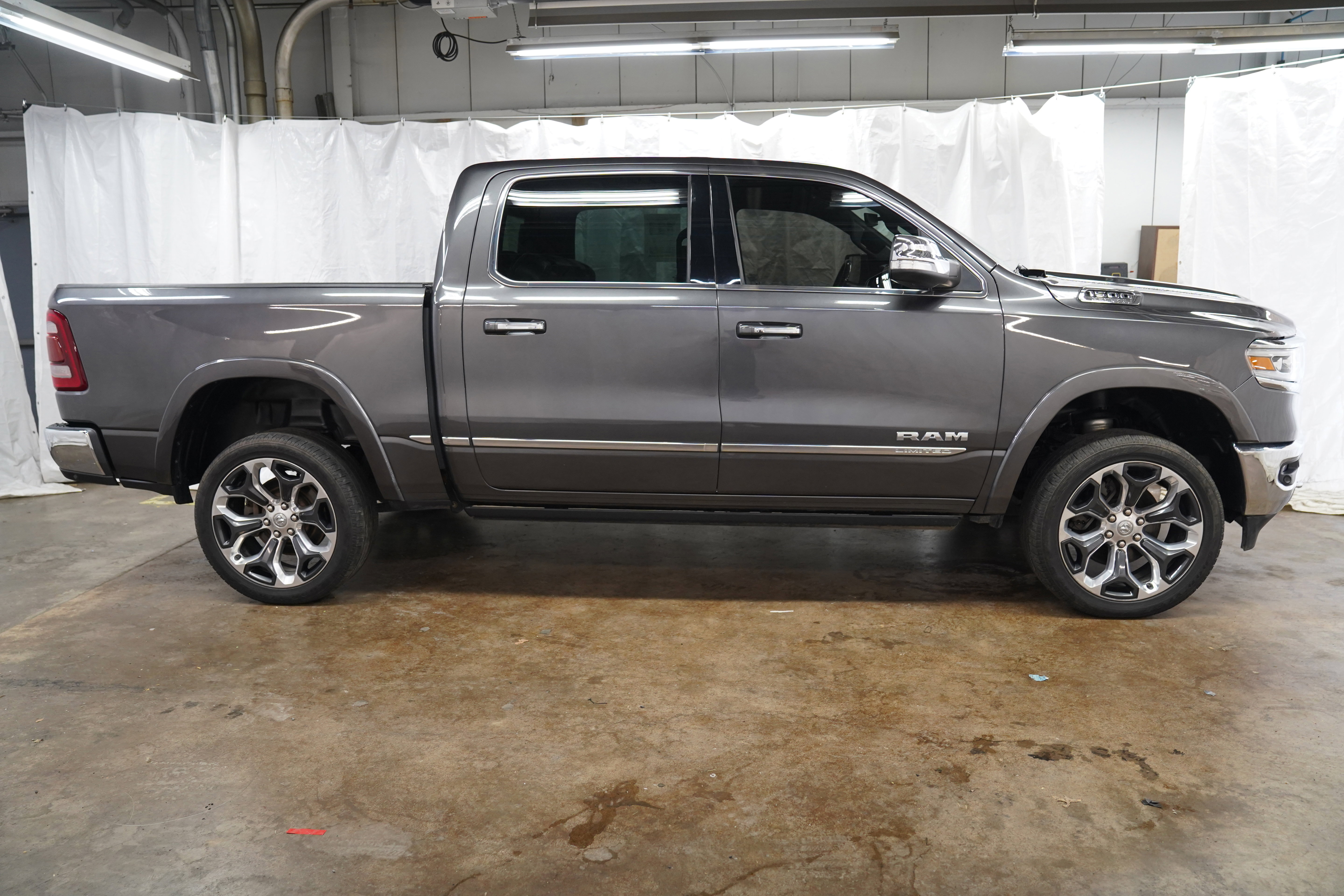 Used 2019 RAM 1500 Limited AWD/4WD image 2