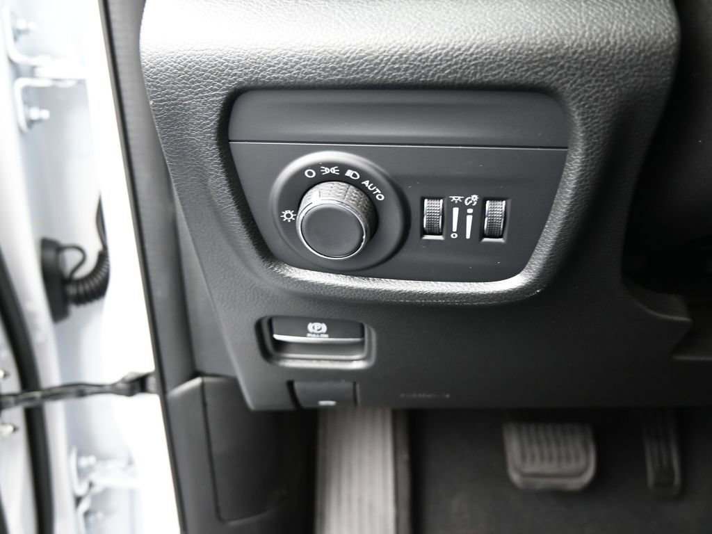 New 2025 Jeep Grand Cherokee Laredo RWD image 32