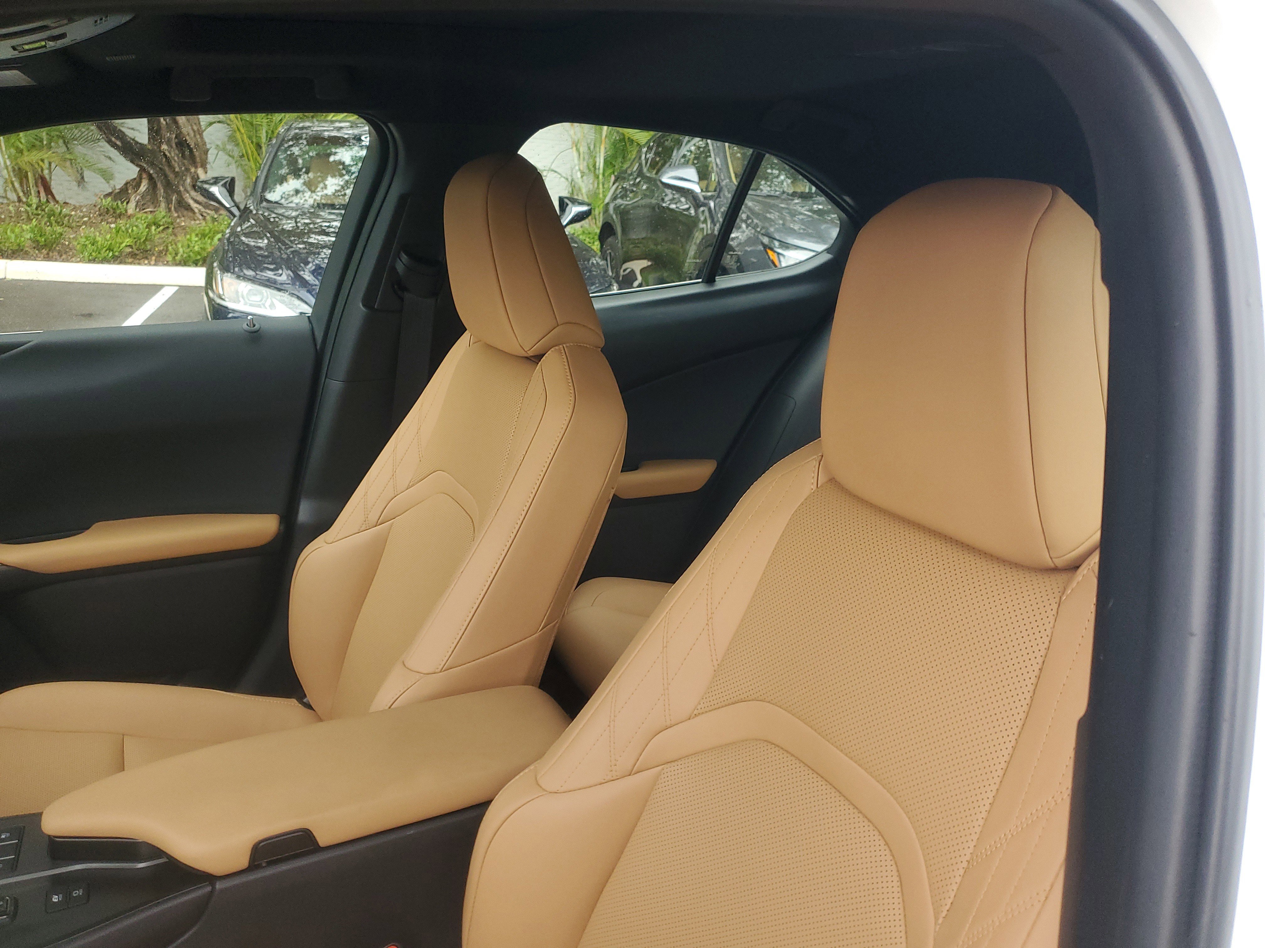 Used 2025 Lexus UX 300h FWD image 17