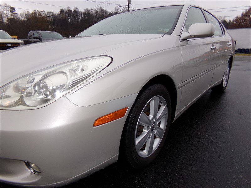 Used 2005 Lexus ES 330 Sedan image 2