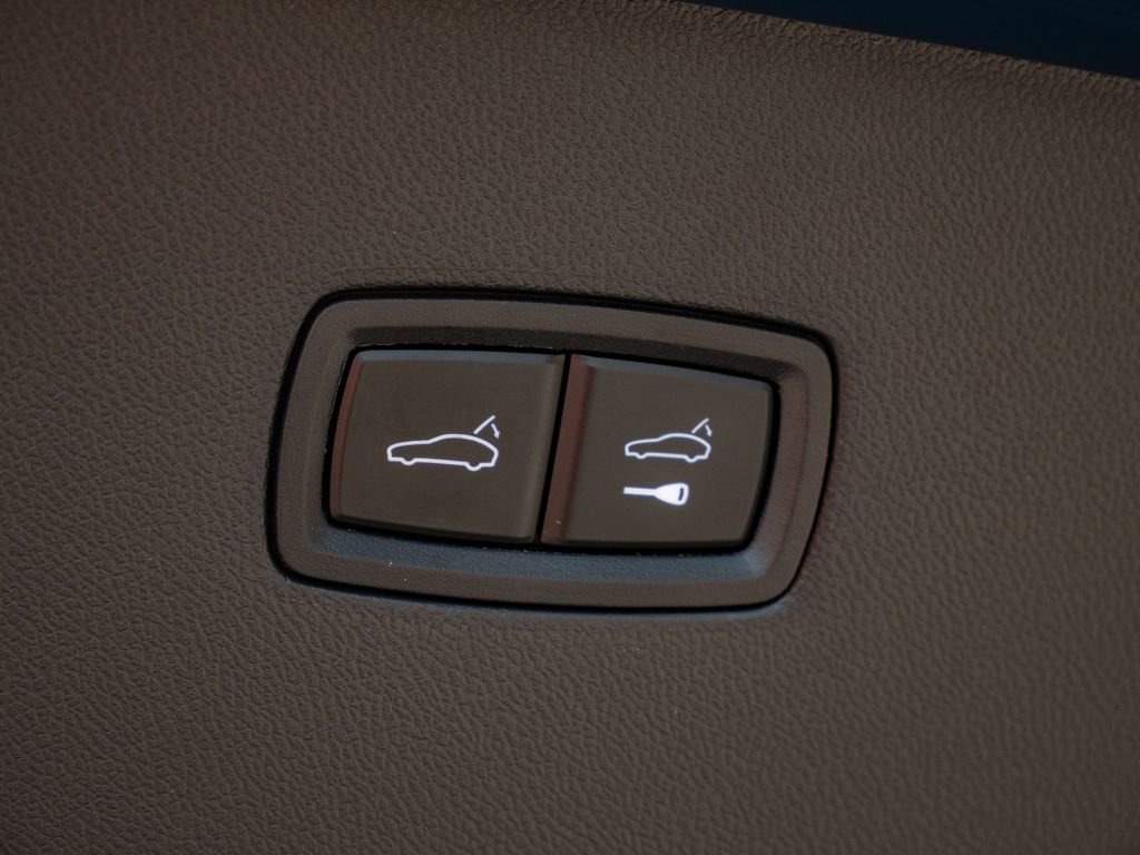 Certified 2025 Porsche Cayenne Coupe w/ Premium Package Plus image 33