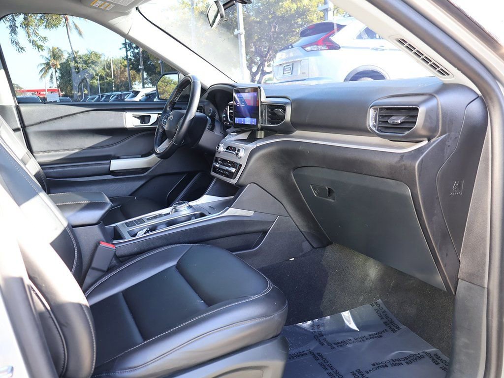 Used 2023 Ford Explorer XLT w/ Equipment Group 202A RWD image 26
