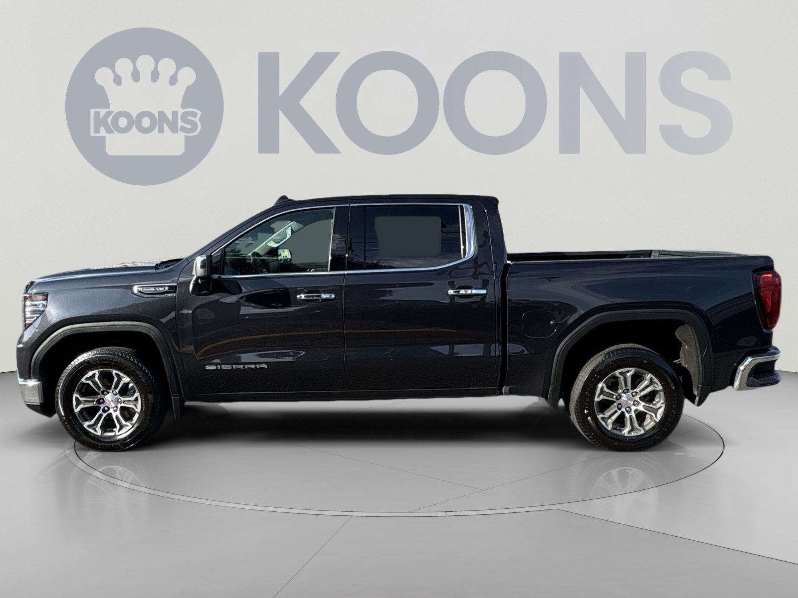 Used 2025 GMC Sierra 1500 SLT RWD image 2