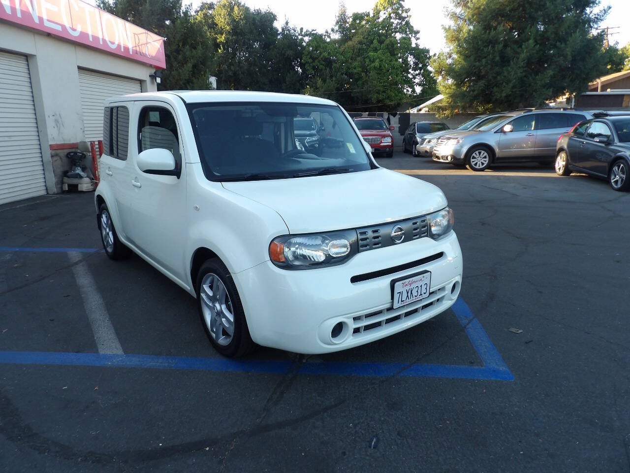 Used 2009 Nissan Cube 1.8 SL w/ Interior Designer Pkg FWD image 2