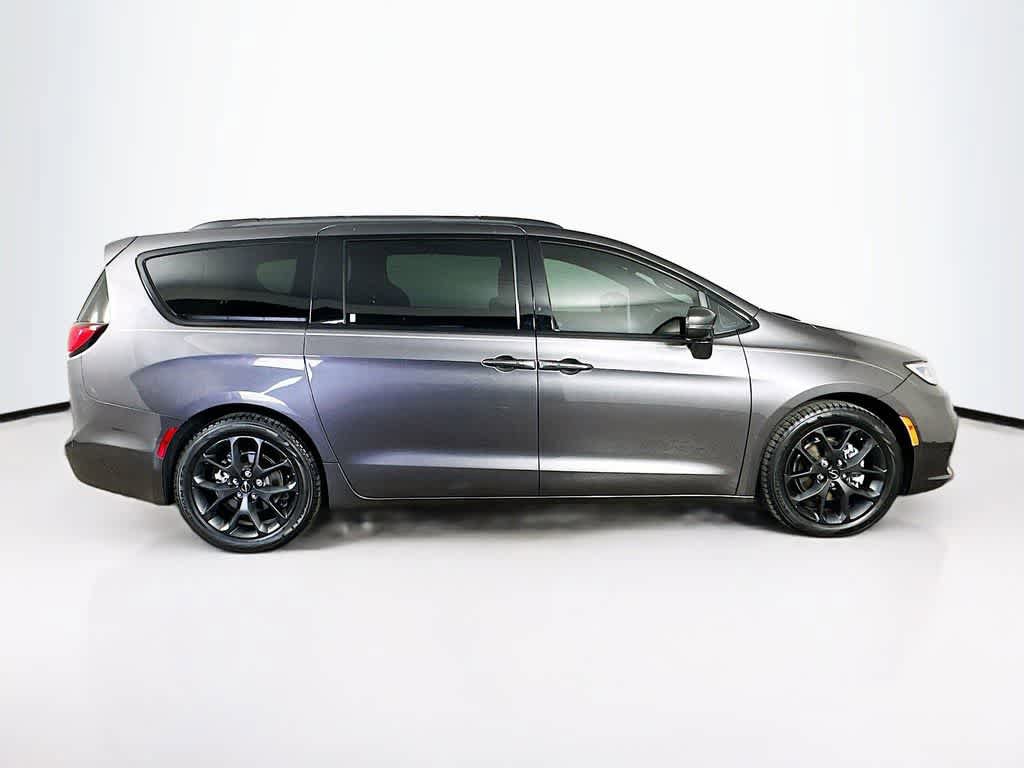 Used 2021 Chrysler Pacifica Touring w/ S Appearance Package FWD image 26