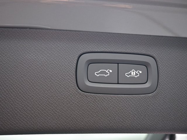 New 2026 Volvo XC90 B5 Plus w/ Protection Package Premier AWD/4WD image 33