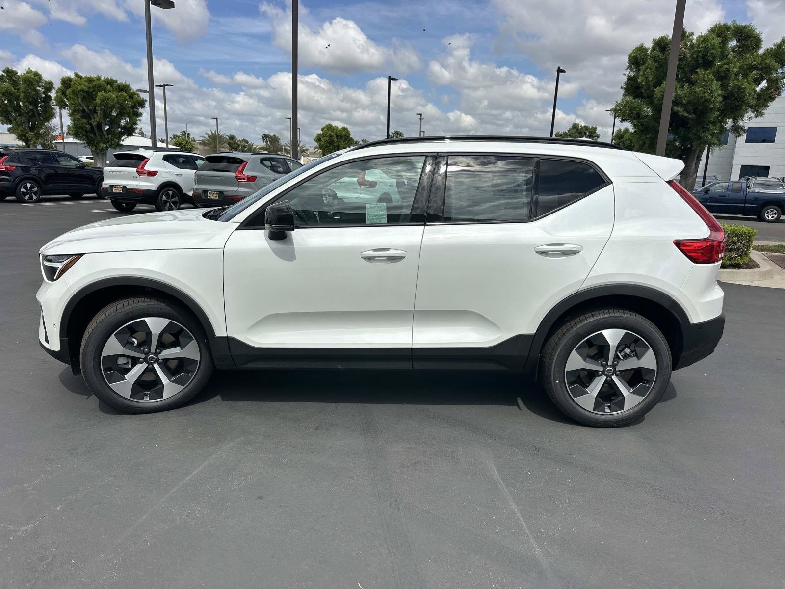 New 2026 Volvo XC40 B5 Plus w/ Protection Package Premier AWD/4WD image 4