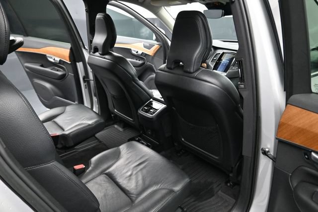 Used 2022 Volvo XC90 T6 Momentum w/ Climate Package AWD/4WD image 23