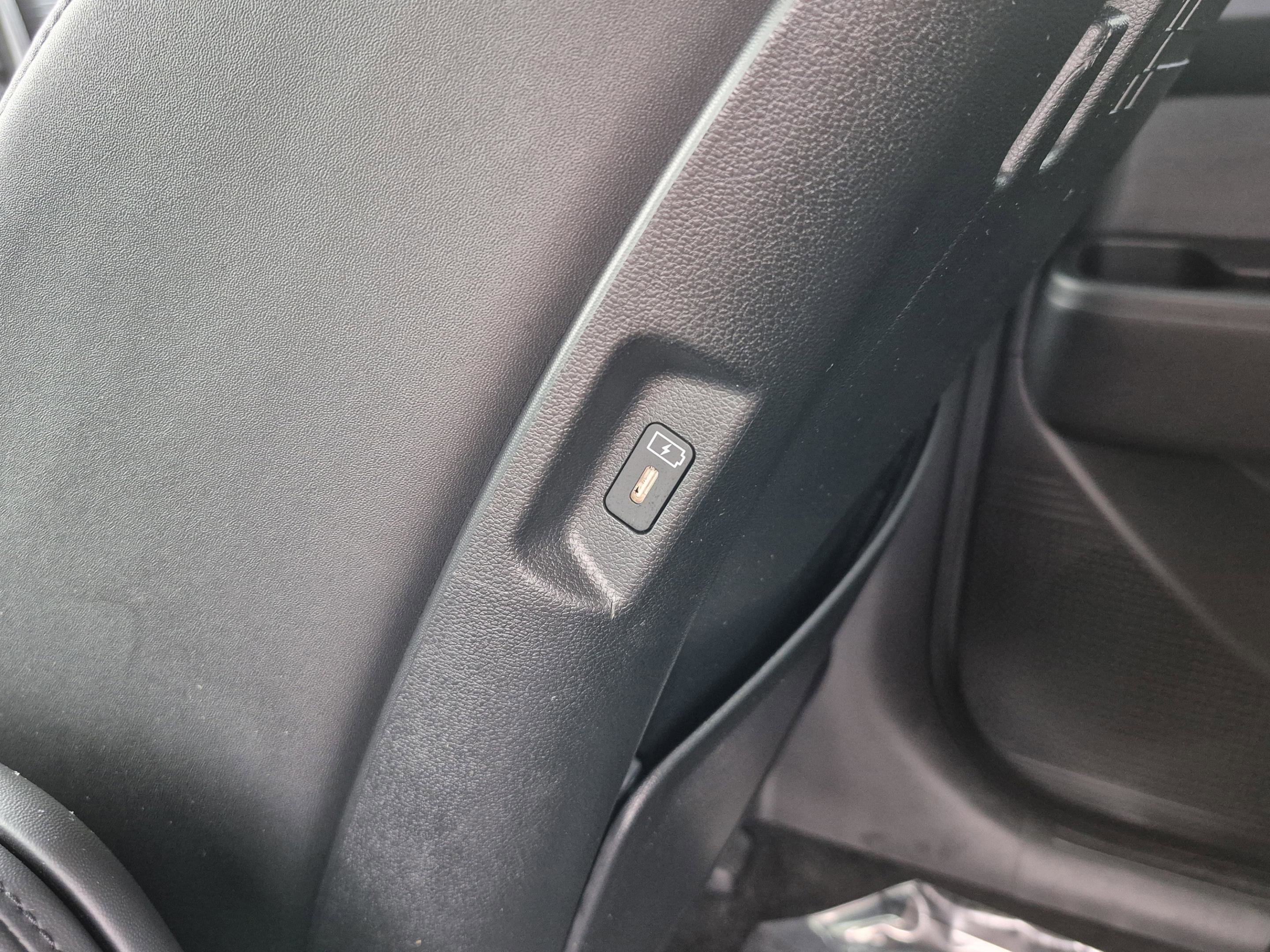 Used 2024 Hyundai Santa Fe SEL FWD image 19
