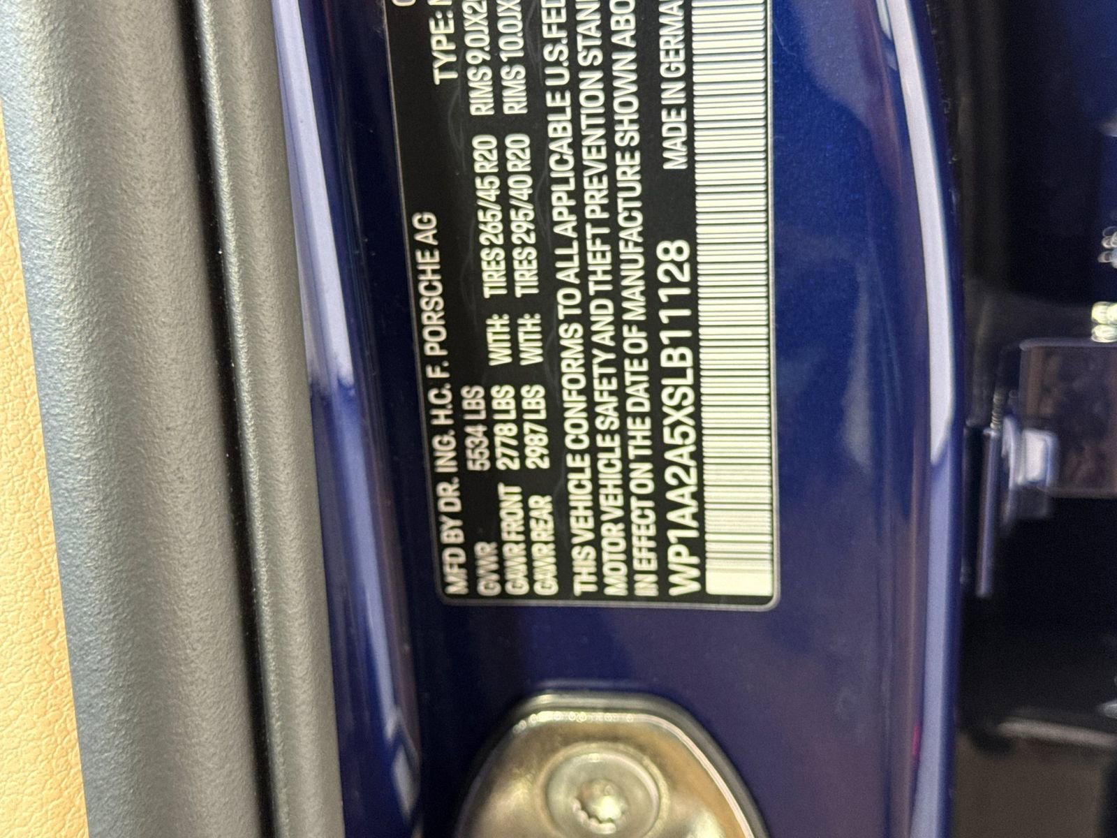 Certified 2025 Porsche Macan image 35