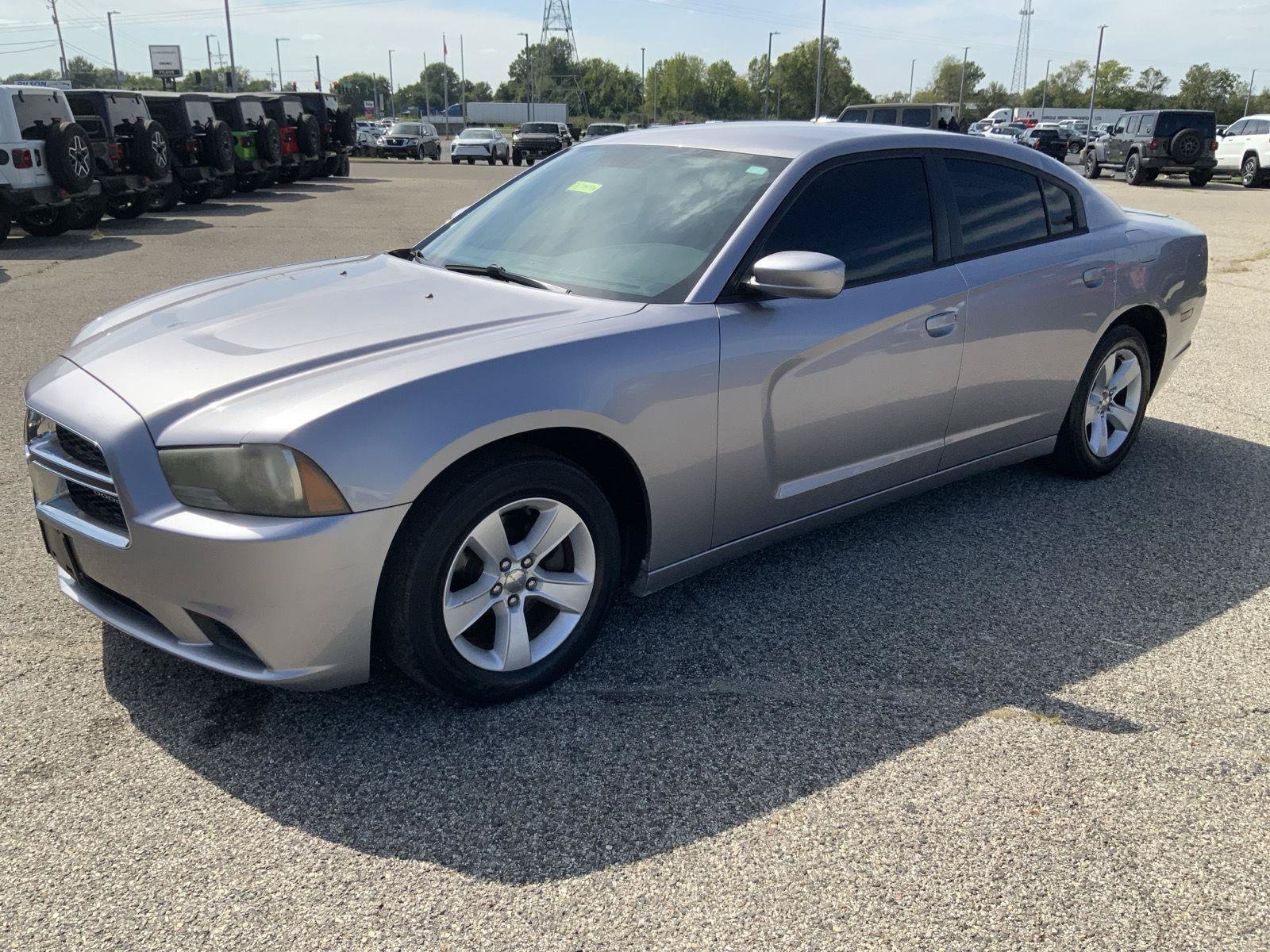 Used 2014 Dodge Charger SE RWD image 4