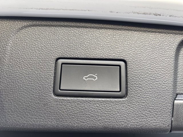 Used 2024 Volkswagen Atlas Peak Edition SEL image 9