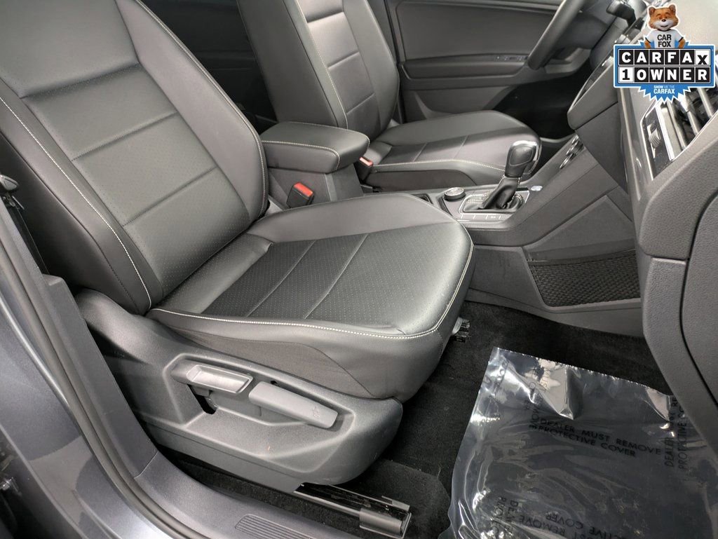 Used 2021 Volkswagen Tiguan SE w/ Panoramic Sunroof Package image 29