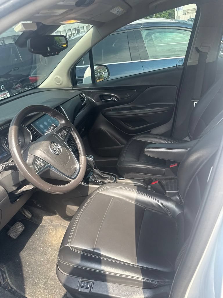 Used 2020 Buick Encore Essence AWD/4WD image 2