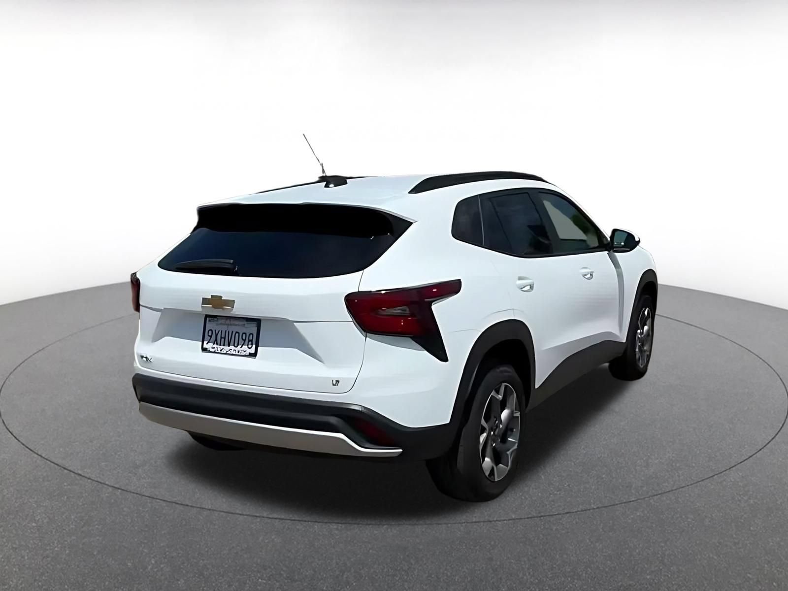 Used 2025 Chevrolet Trax LT FWD image 13