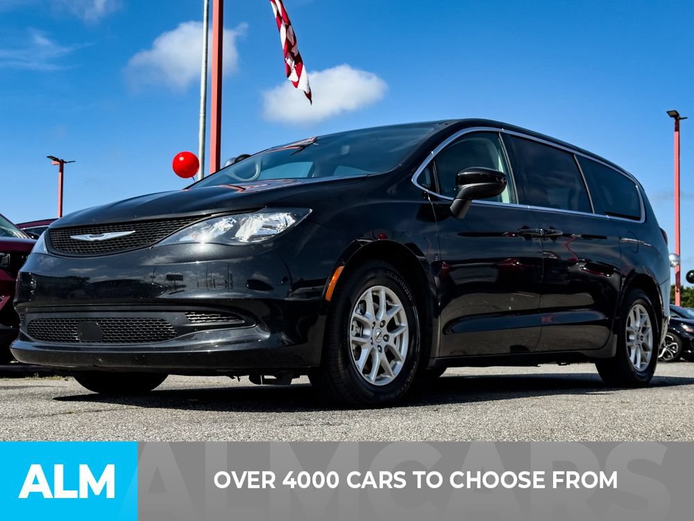 Used 2023 Chrysler Voyager LX FWD image 2