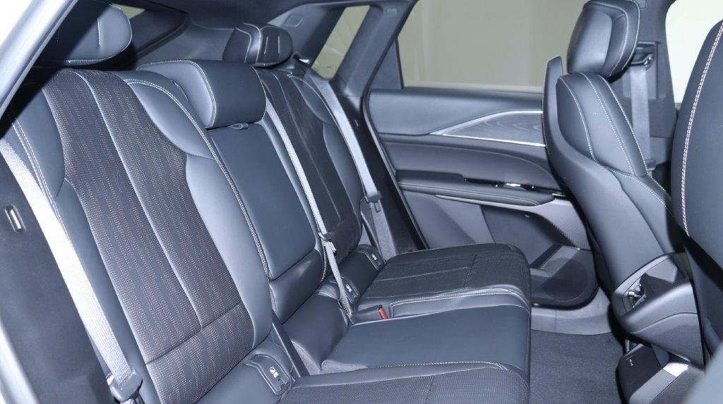 Certified 2024 Cadillac Lyriq Luxury AWD/4WD image 28