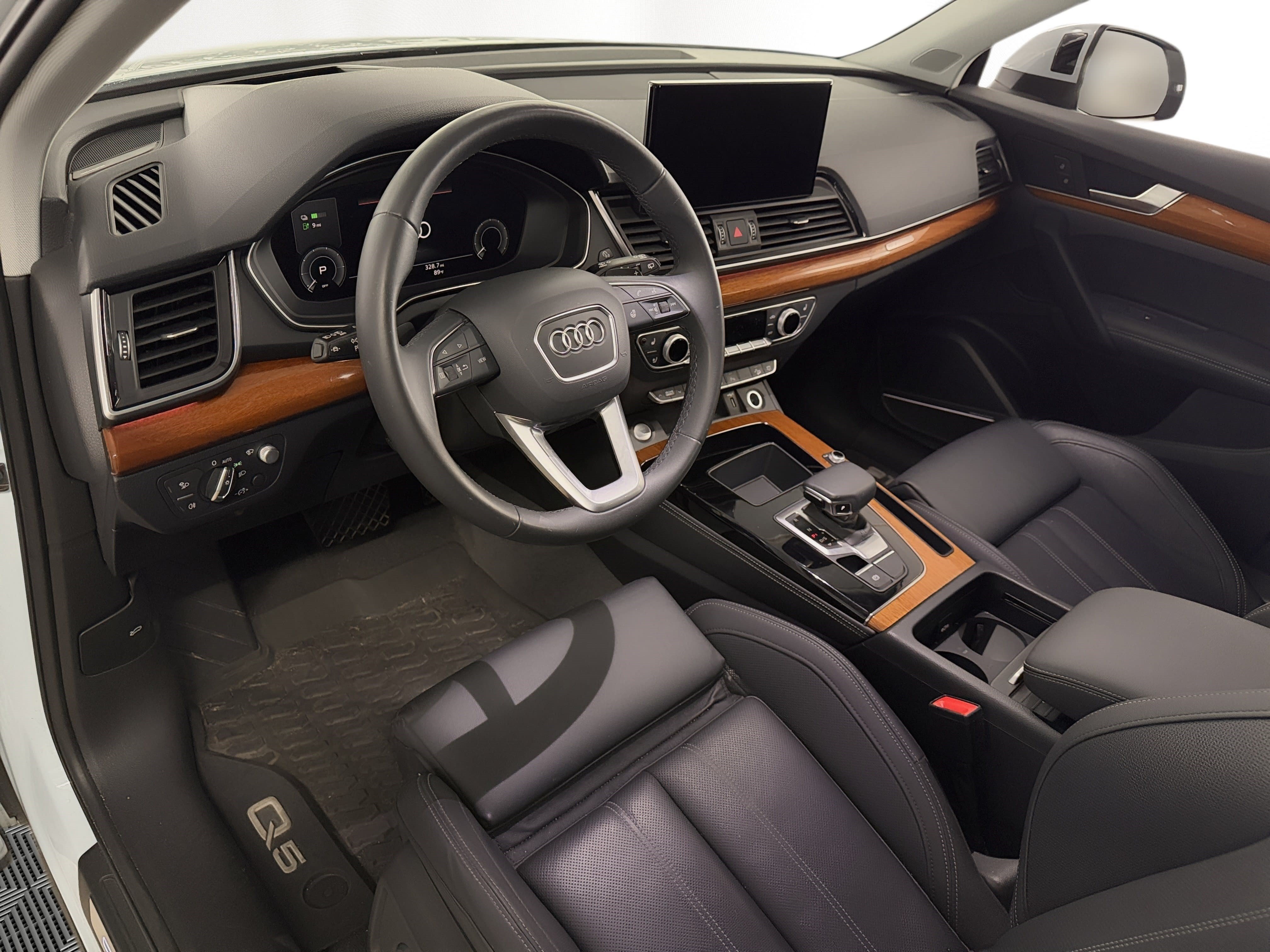 Certified 2023 Audi Q5 e Prestige AWD/4WD image 4