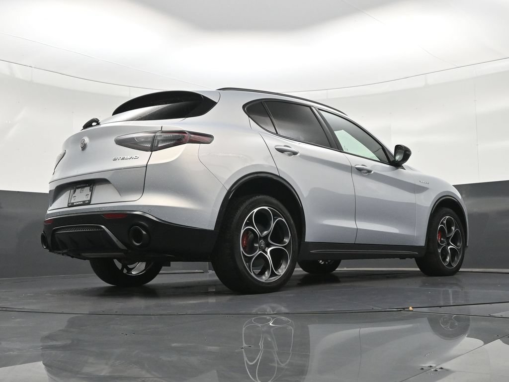 Used 2025 Alfa Romeo Stelvio Sprint w/ Veloce Package AWD/4WD image 27