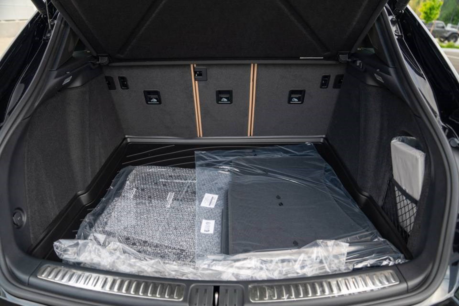 New 2026 Porsche Macan AWD/4WD image 28