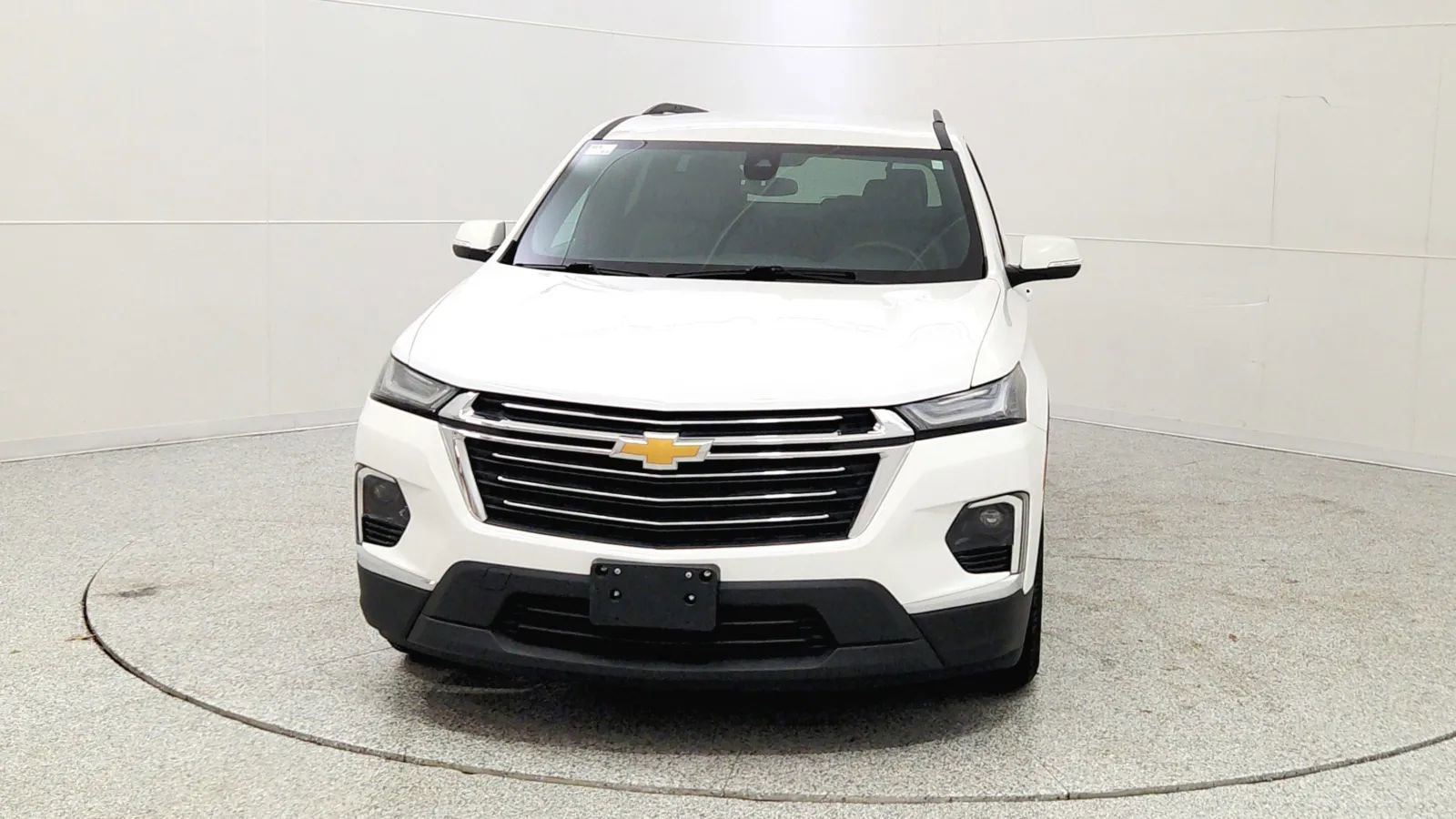Used 2023 Chevrolet Traverse LT image 2