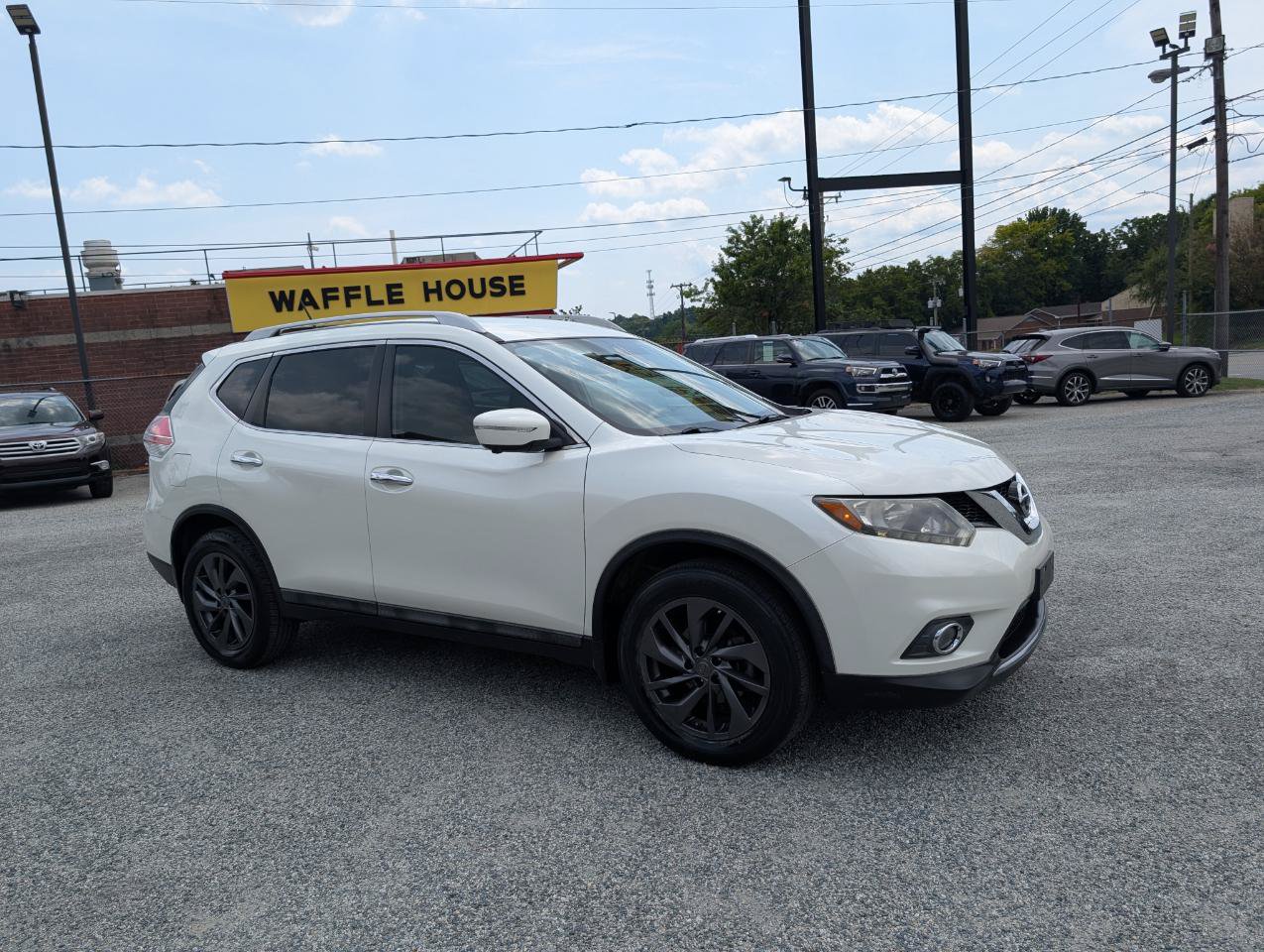 Used 2015 Nissan Rogue SL FWD image 3