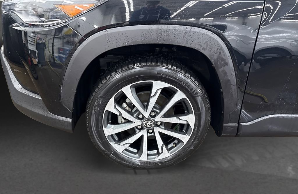 Used 2023 Toyota Corolla Cross XLE w/ Convenience Package image 12