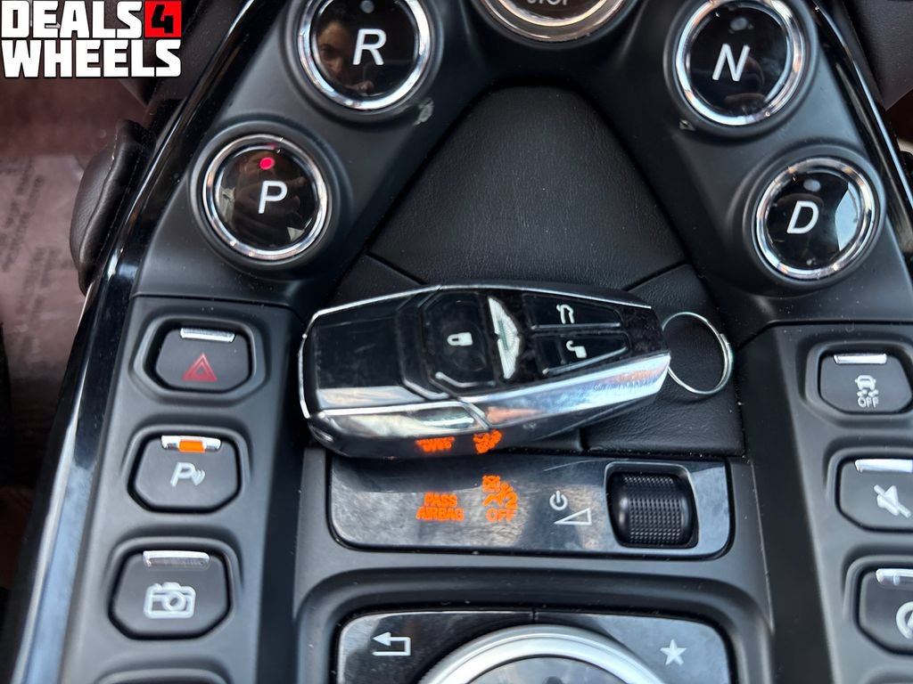 Used 2021 Aston Martin V8 Vantage Roadster RWD image 27