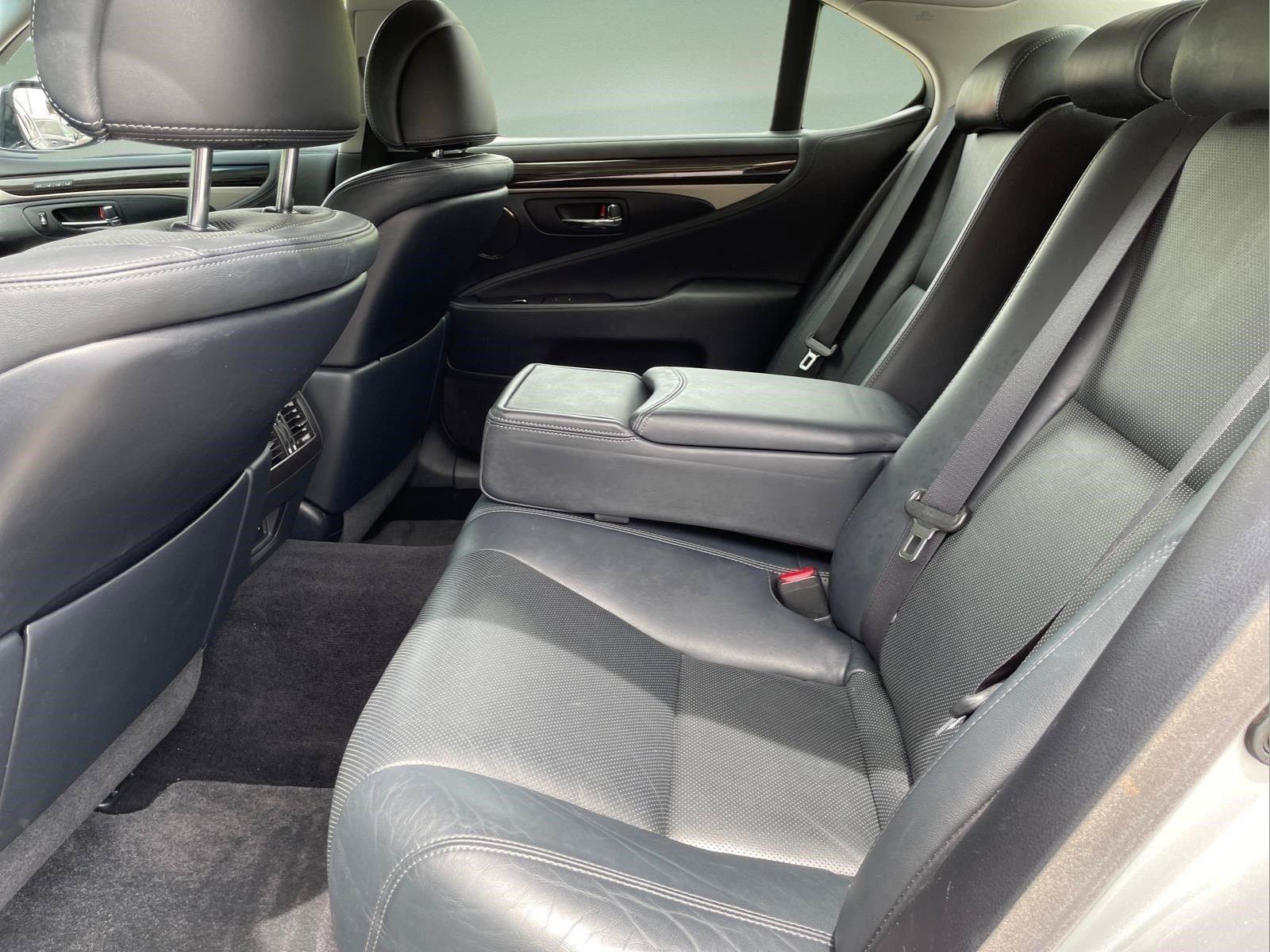 Used 2015 Lexus LS 460 w/ Comfort Package RWD image 13