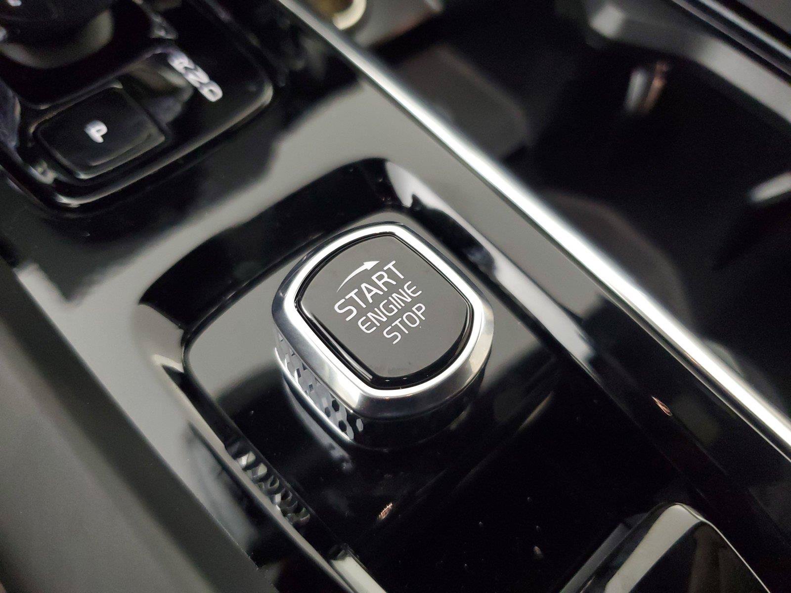 New 2027 Volvo XC60 B5 Plus AWD/4WD image 33