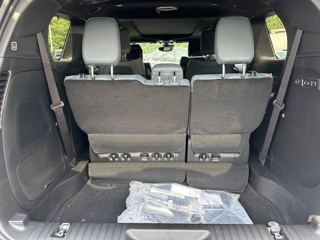 New 2027 Chrysler Pacifica Pinnacle w/ Theater Group FWD image 31