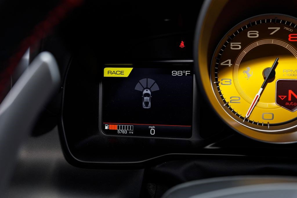 Used 2022 Ferrari F8 Tributo RWD image 32