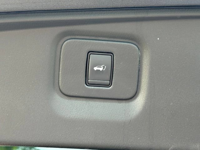 Used 2019 Nissan Pathfinder SL AWD/4WD image 17