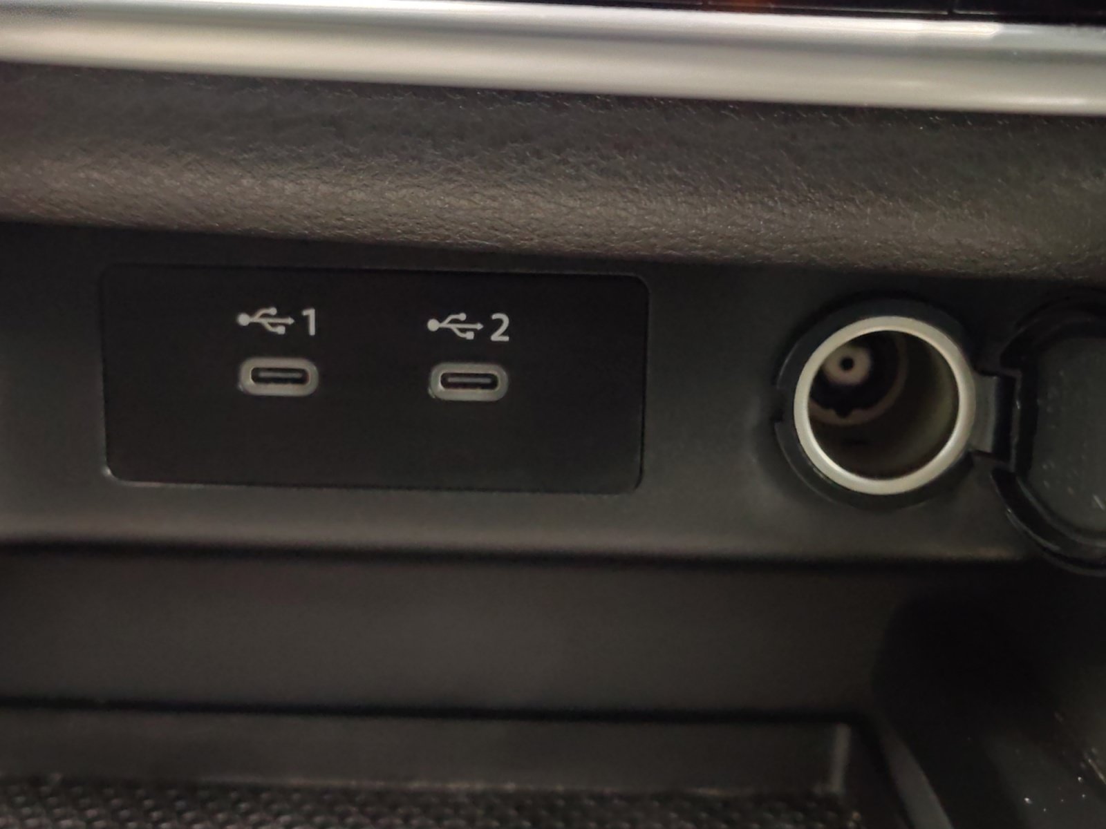 Used 2025 Nissan Rogue SV FWD image 21