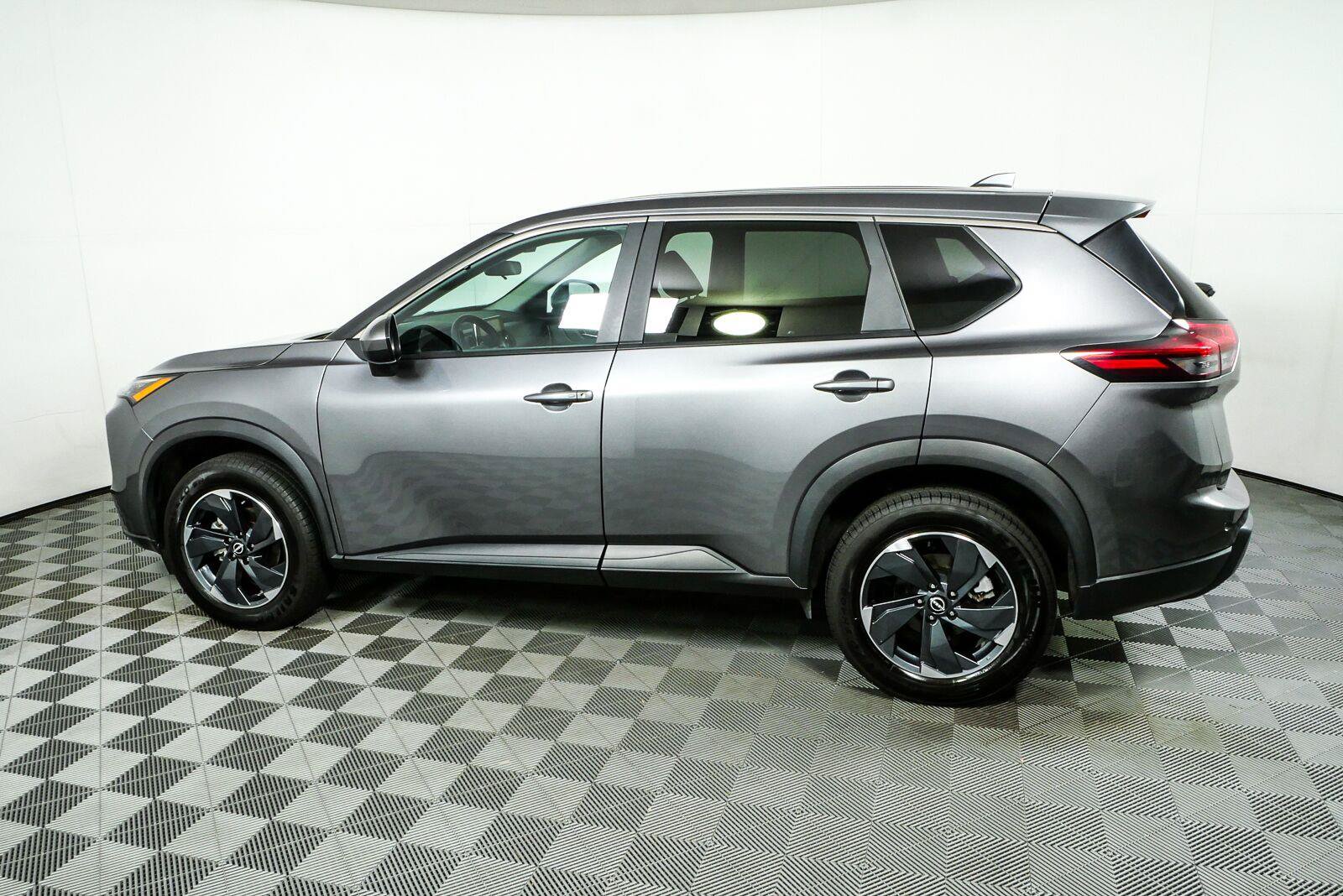 Used 2024 Nissan Rogue SV AWD/4WD image 28