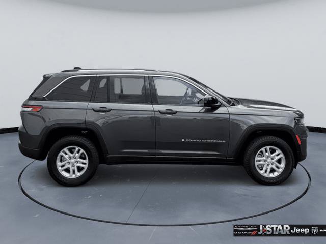 Used 2023 Jeep Grand Cherokee Laredo AWD/4WD image 4