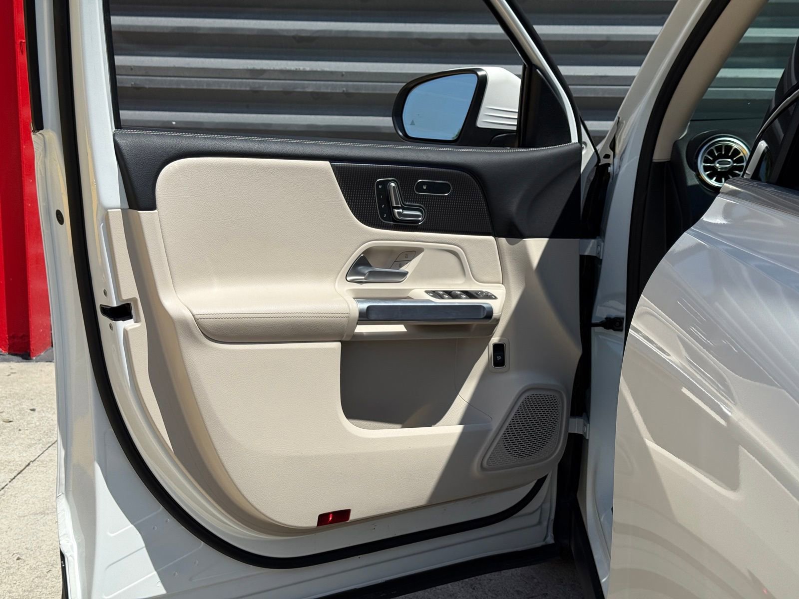 Used 2021 Mercedes-Benz GLB 250 w/ Premium Package image 12