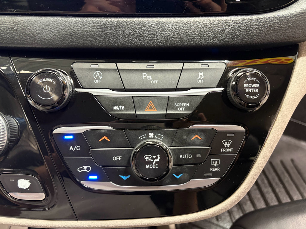 Used 2018 Chrysler Pacifica Touring-L Plus FWD image 20
