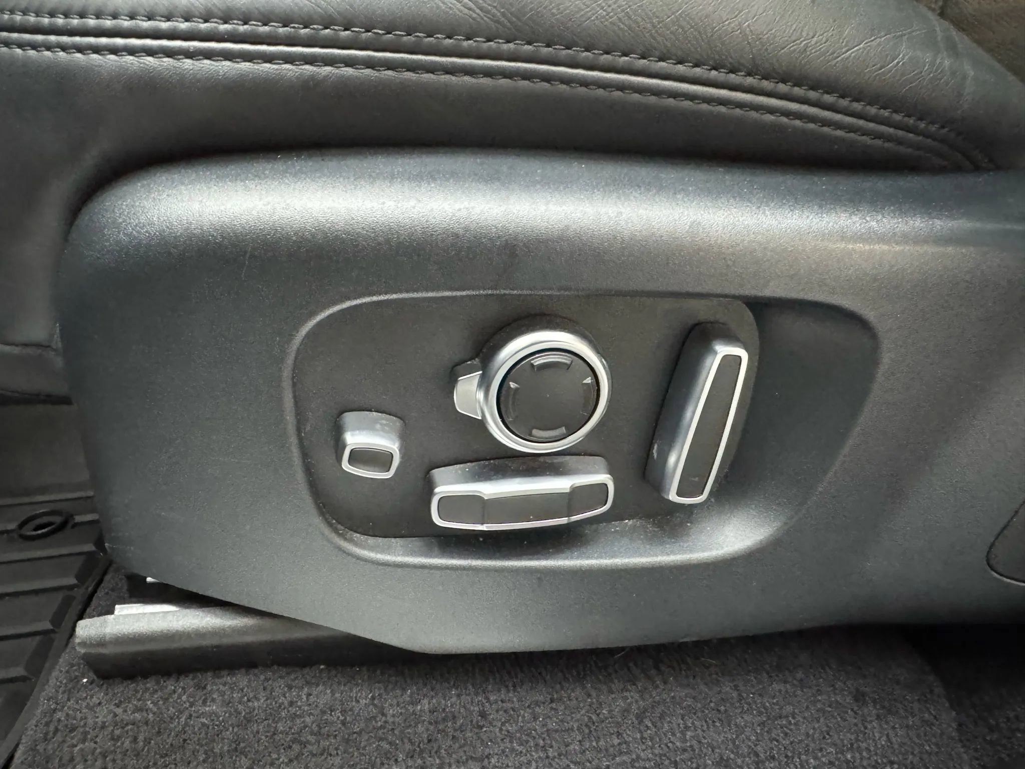 Used 2019 Land Rover Range Rover Sport HSE Dynamic image 13