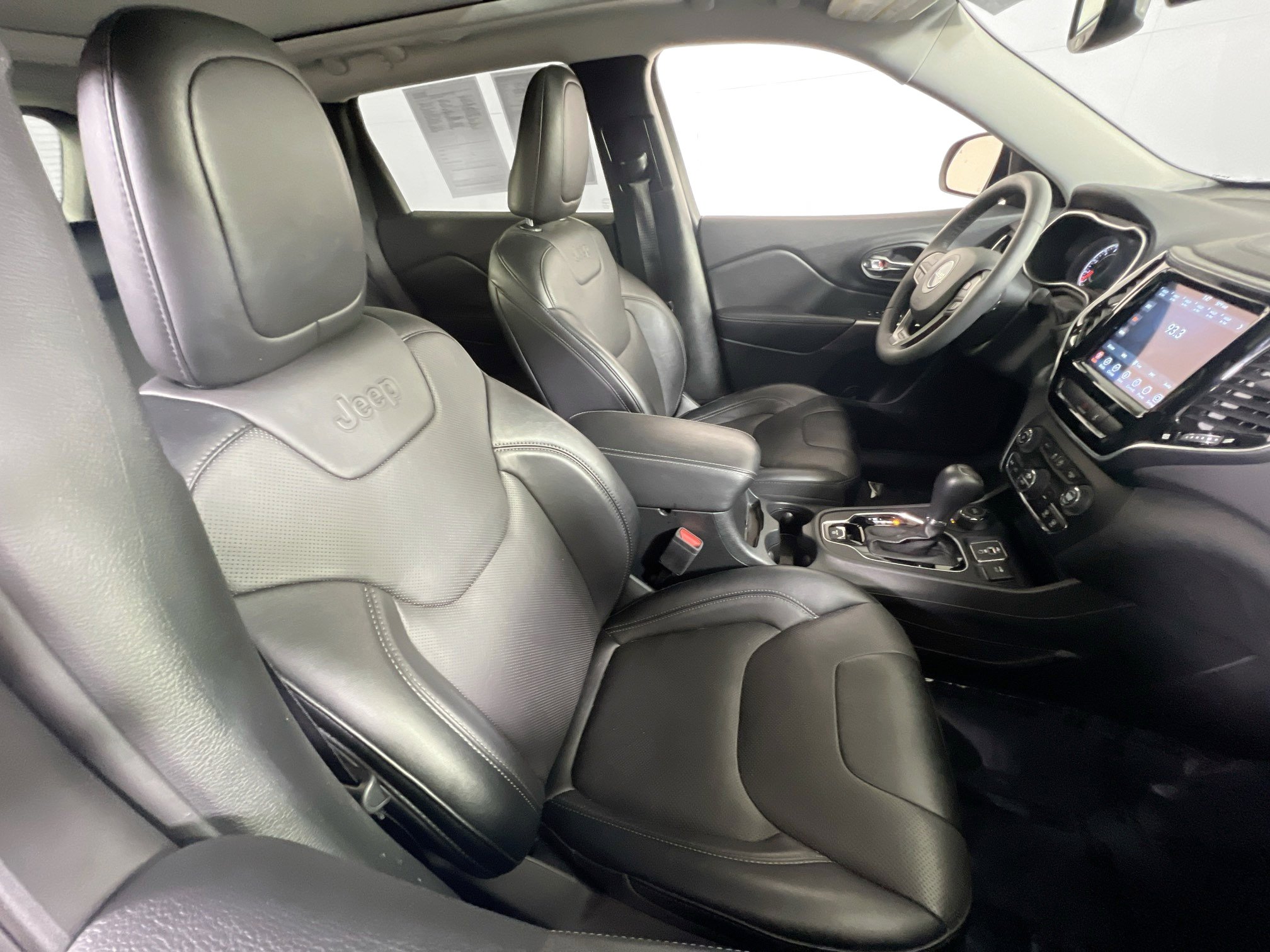 Used 2022 Jeep Cherokee Limited image 25