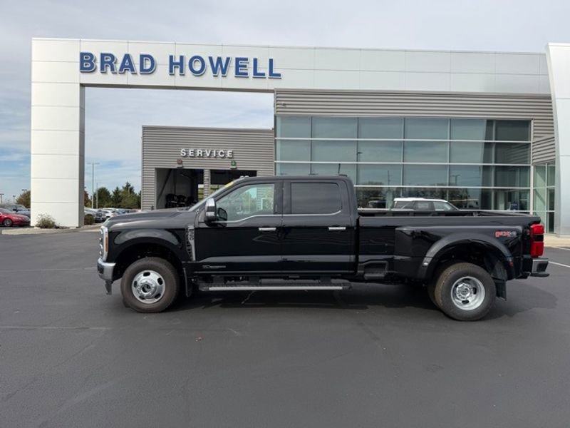 Used 2024 Ford F350 Lariat w/ Chrome Package image 1