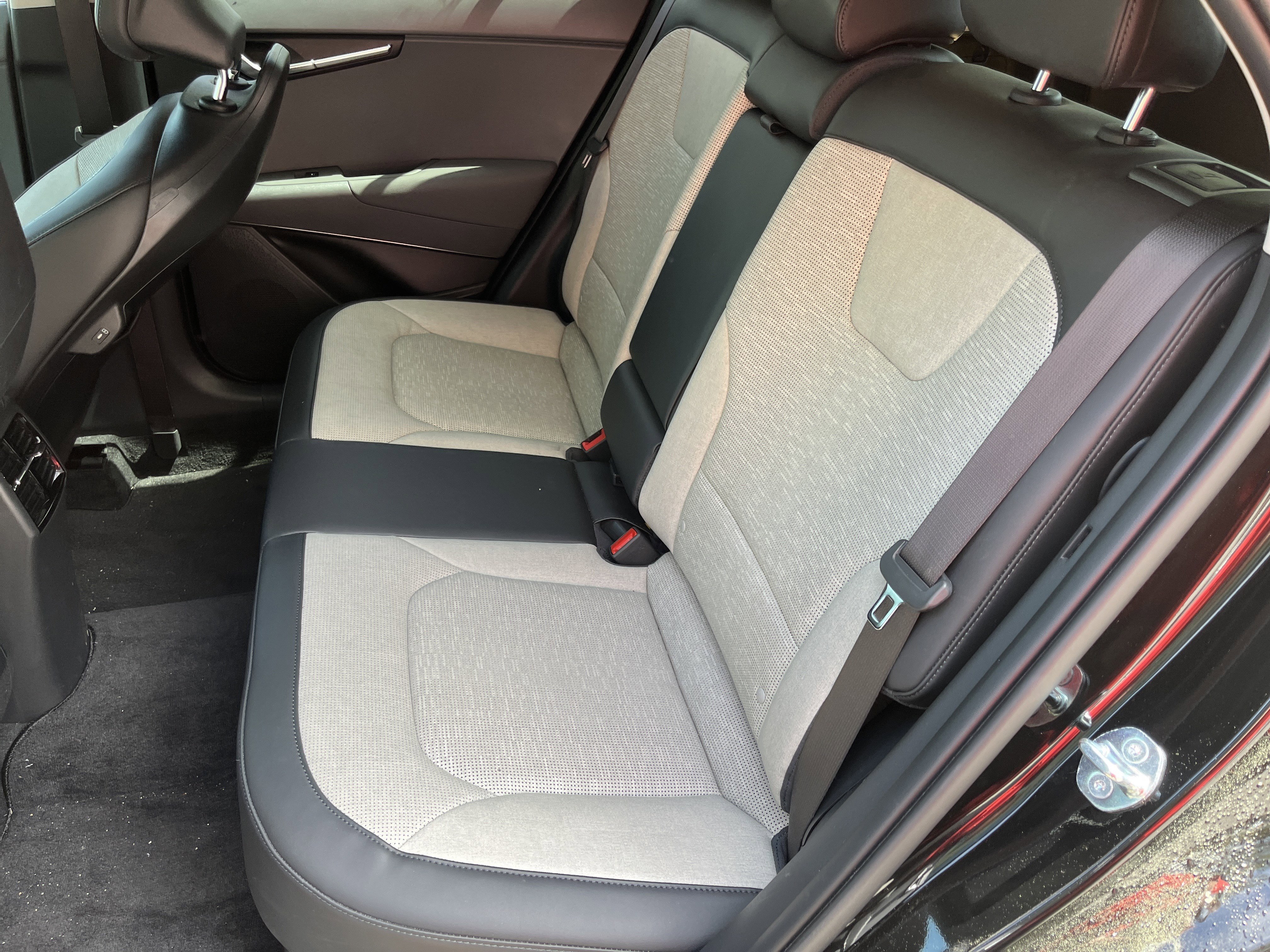 Used 2025 Kia Niro SX FWD image 19