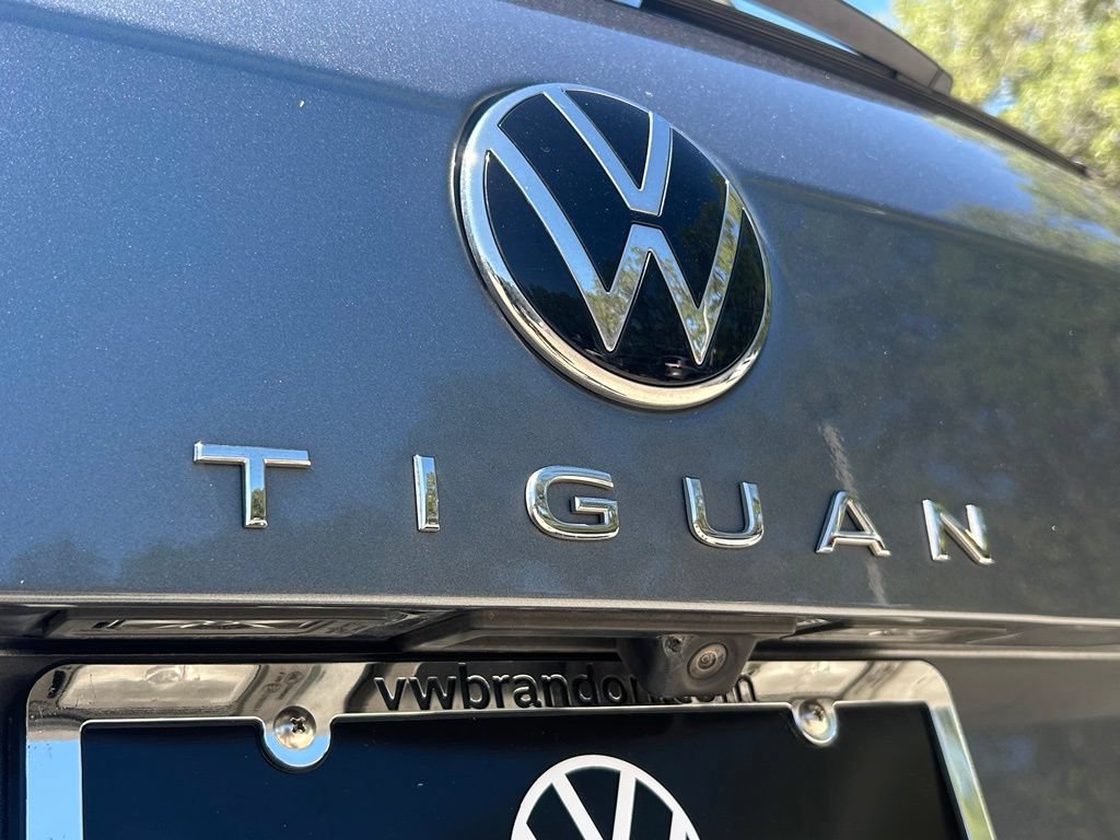 Certified 2023 Volkswagen Tiguan SE R-Line FWD image 38