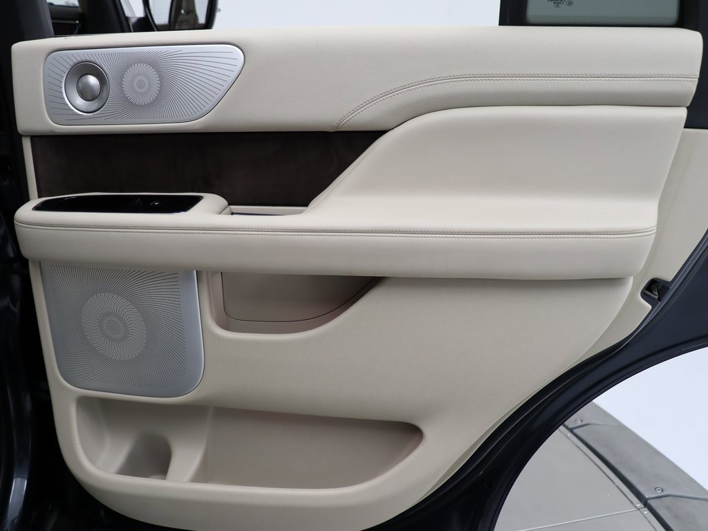 Used 2021 Lincoln Navigator Reserve w/ Luxury Package image 40