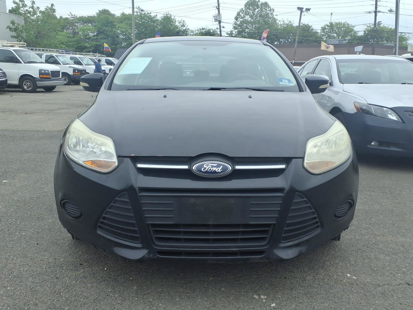 Used 2013 Ford Focus SE FWD image 2