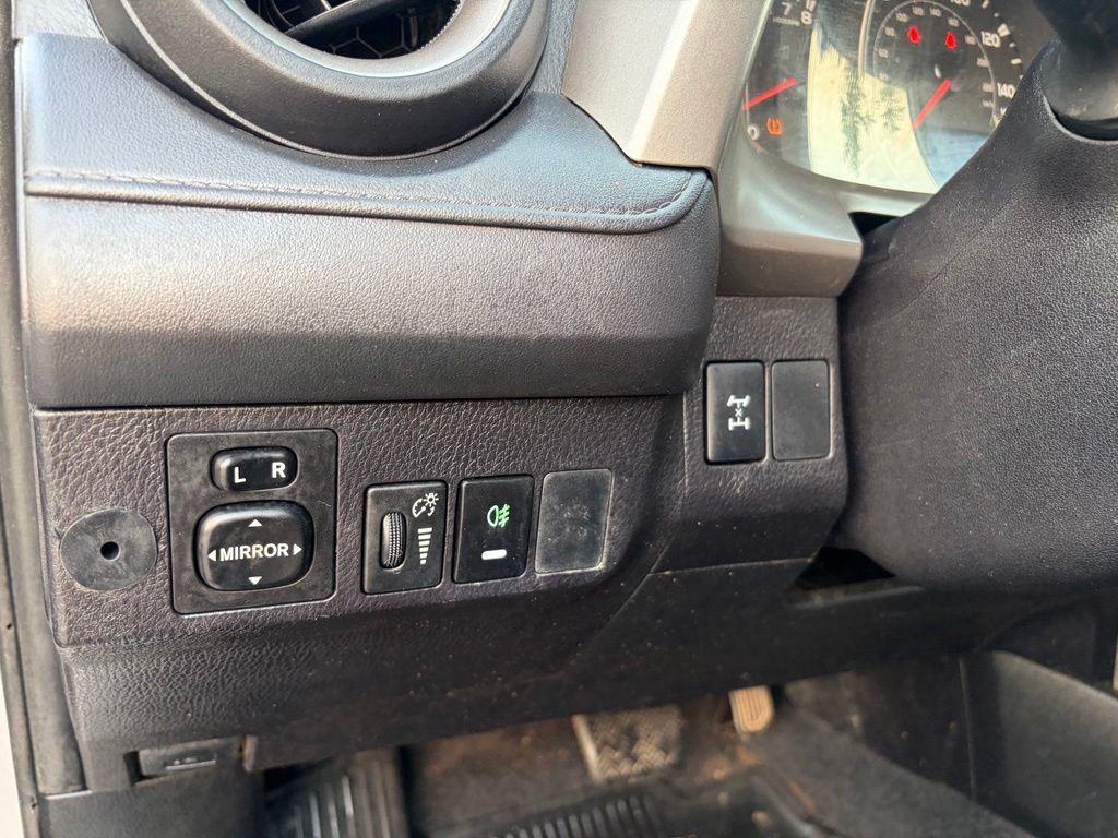 Used 2016 Toyota RAV4 LE AWD/4WD image 28
